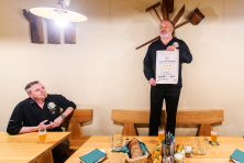 Předání certifikátu 12. ročníku První pivní extraligy (PPE), který bude udělen lahvovému ležáku Pilsner Urquell. PPE je občanské sdružení, které se od roku 2010 zabývá odbornými anonymními degustacemi a propagací kvality a rozmanitosti na českém pivním trhu, 28. července 2021 v Plzni